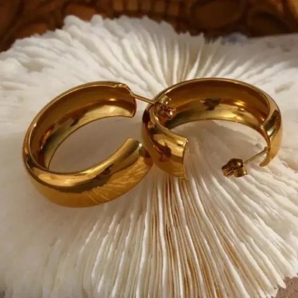 NEW ELEGANT 18K GOLD HOOP EARRINGS, NICE EARRINGS, CUTE EARRINGS - Picture 4 of 6